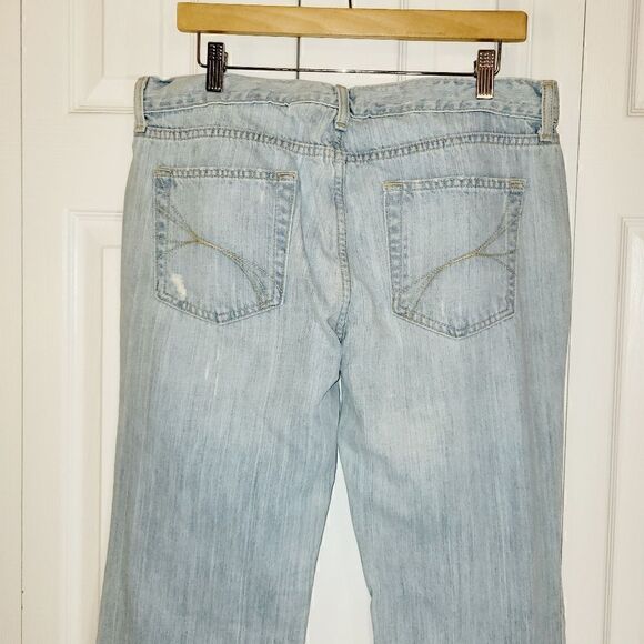 Old Navy Boy-cut Light wash jeans. - Picture 4 of 10